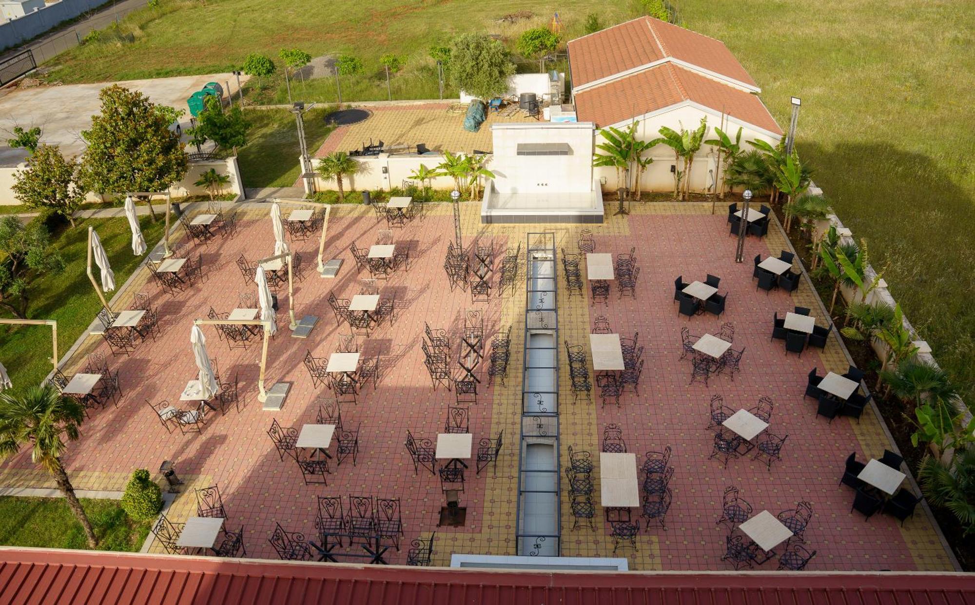 Hotel Oasis Podgorica Exterior photo